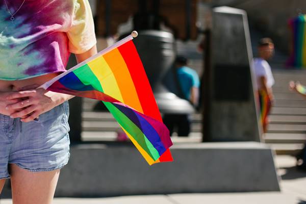 Empresas pró-LGBT atraem mais investimentos internacionais, aponta estudo